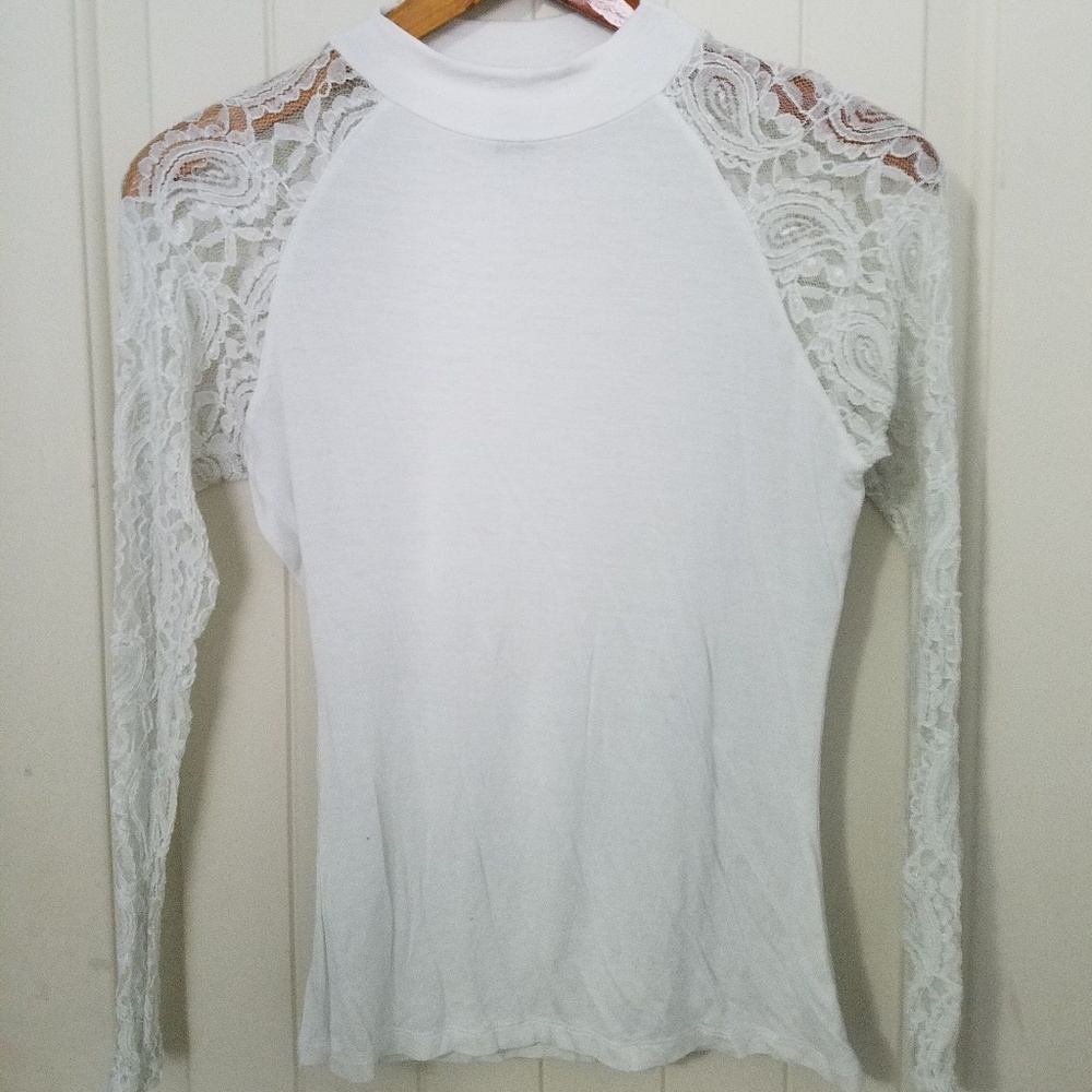 Rue21 long sleeve top with lace sleeves